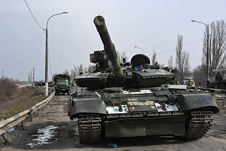 Ukrainische Soldaten mussten im Gebiet Cherson diesen Panzer zurücklassen.