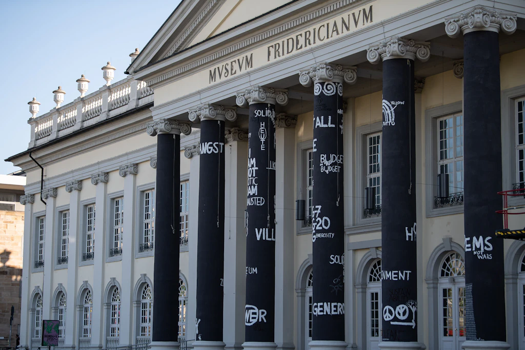 Bukarester Künstler schafft das erste Werk der Documenta 15
