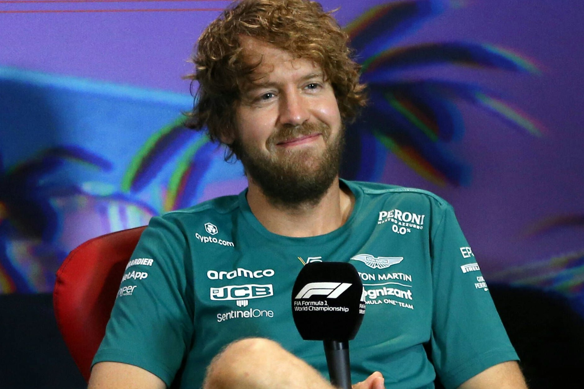 Lässt erst mal wachsen: Sebastian Vettel setzt vor dem Formel-1-Rennen in Miami auch optisch alternative Akzente.