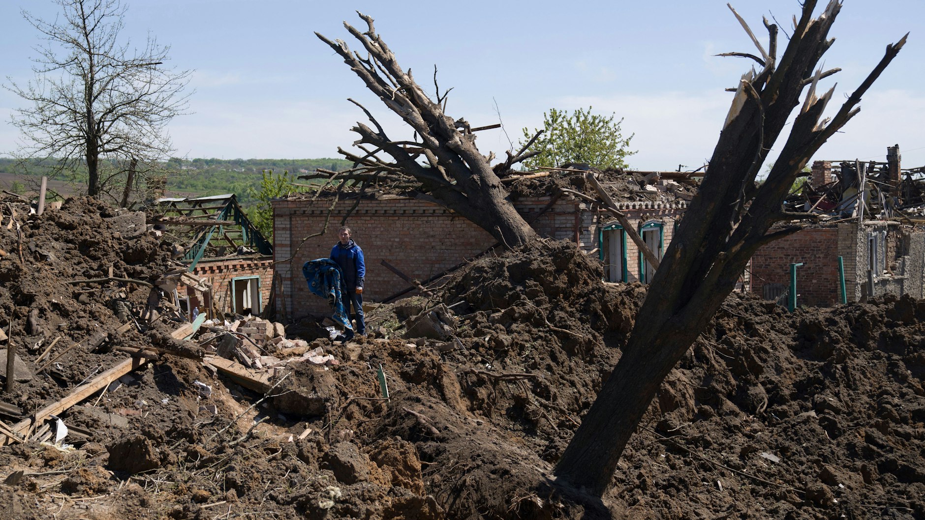 Nach einem russischen Luftangriff in Bakhmut in der Region Donezk.