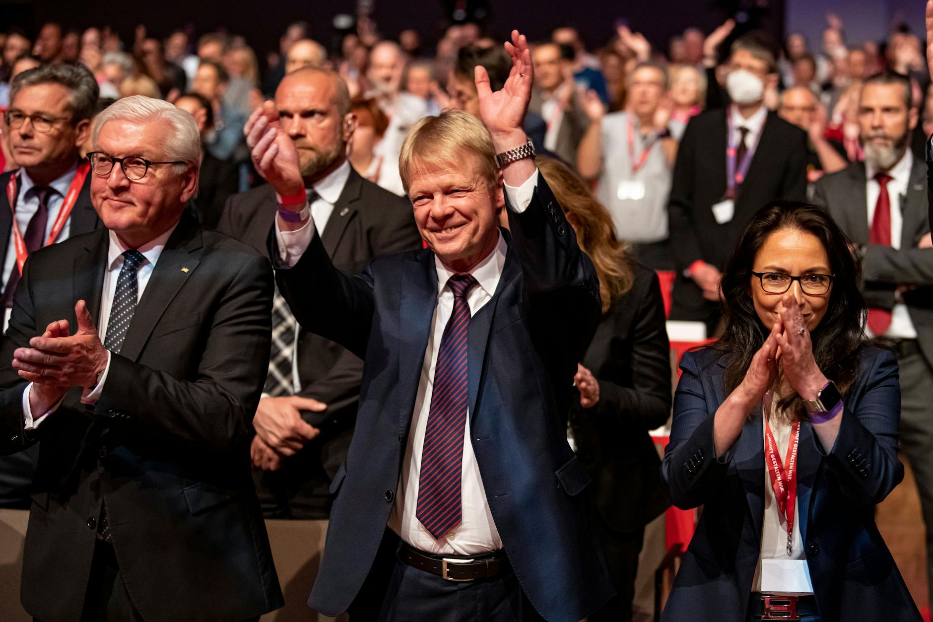 Bundespräsident Frank-Walter Steinmeier, der scheidende DGB-Chef Reiner Hoffmann und seine designierte Nachfolgerin Yasmin Fahimi.