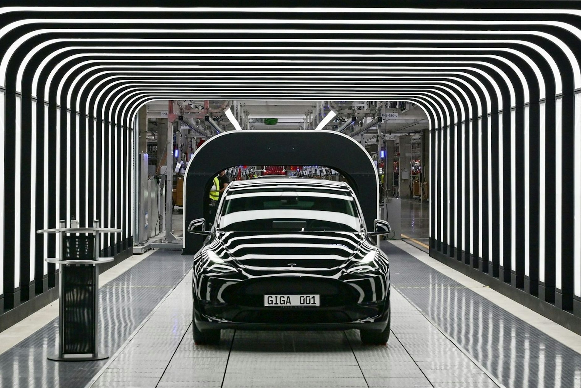 Die Gigafactory in Grünheide östlich von Berlin ist die erste Großfabrik des amerikanischen Elektroauto-Konzerns Tesla in Europa.