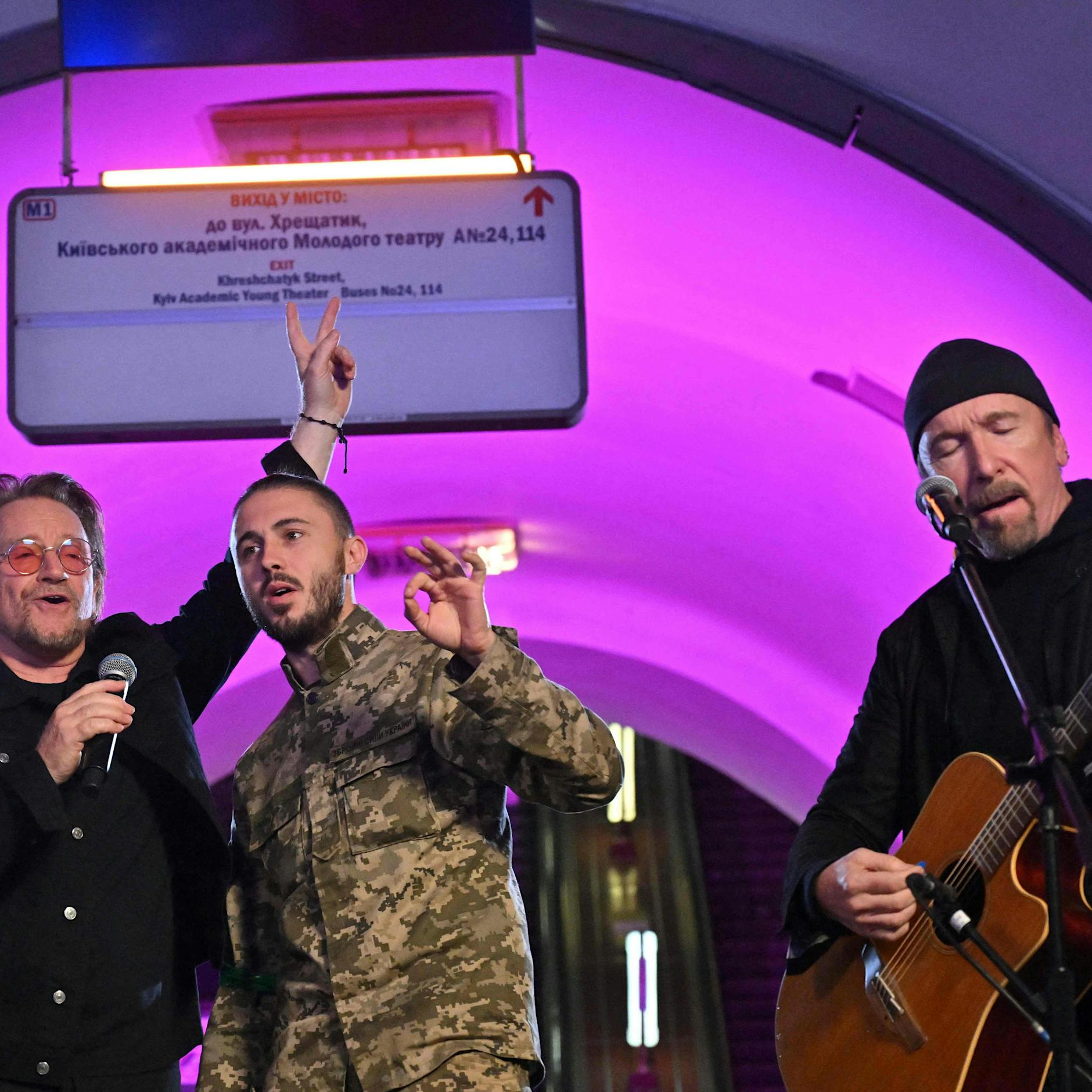 Überraschungsauftritt von U2: Bono singt im Luftschutzbunker in Kiew