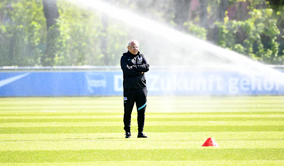 Keine freien Tage für die Profis: Am Tag nach der Niederlage gegen den FSV Mainz 05 beobachtete Chefcoach Felix Magath das Training von Hertha BSC.