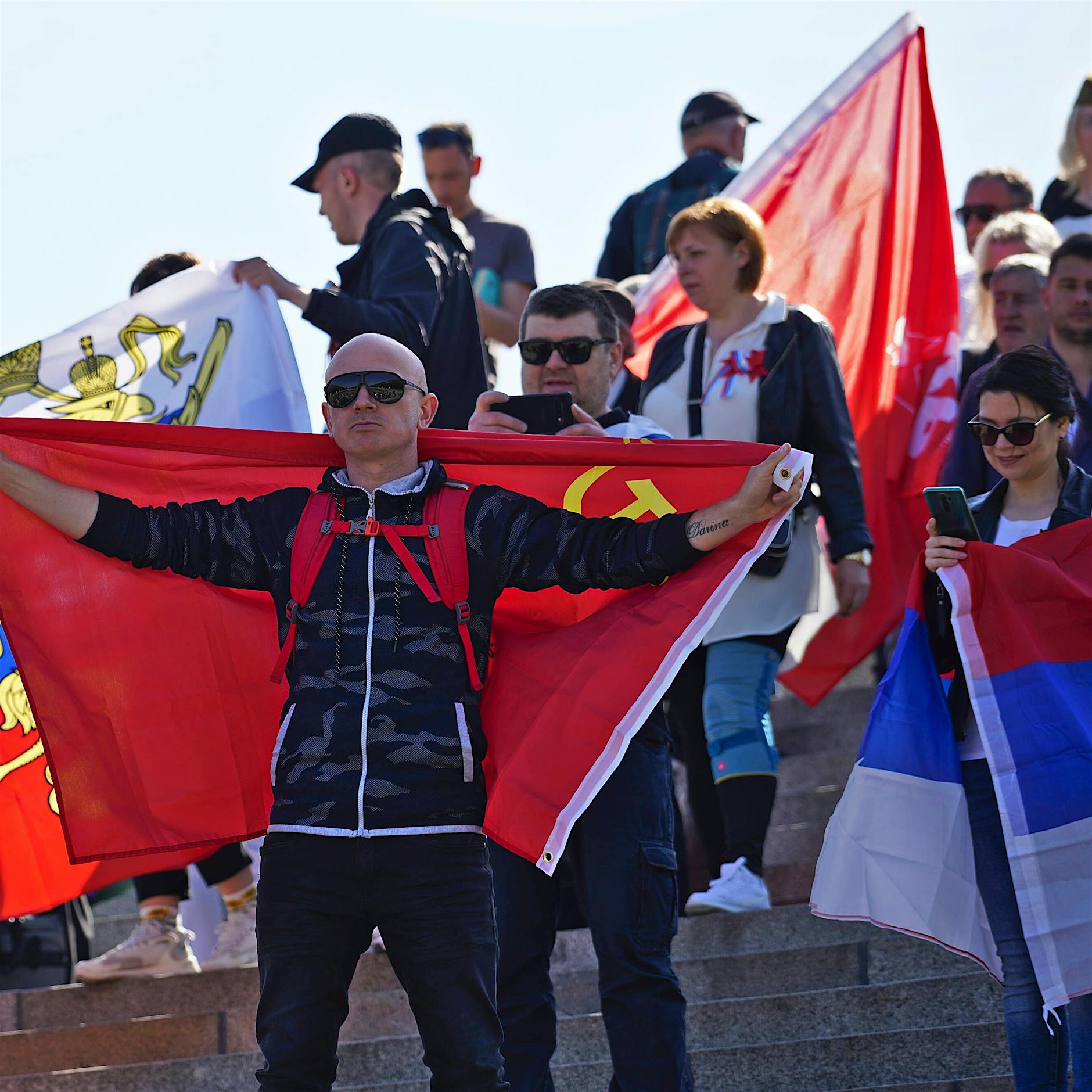 „Tag des Sieges“: Russen und Ukrainer geraten aneinander, Polizei schlichtet