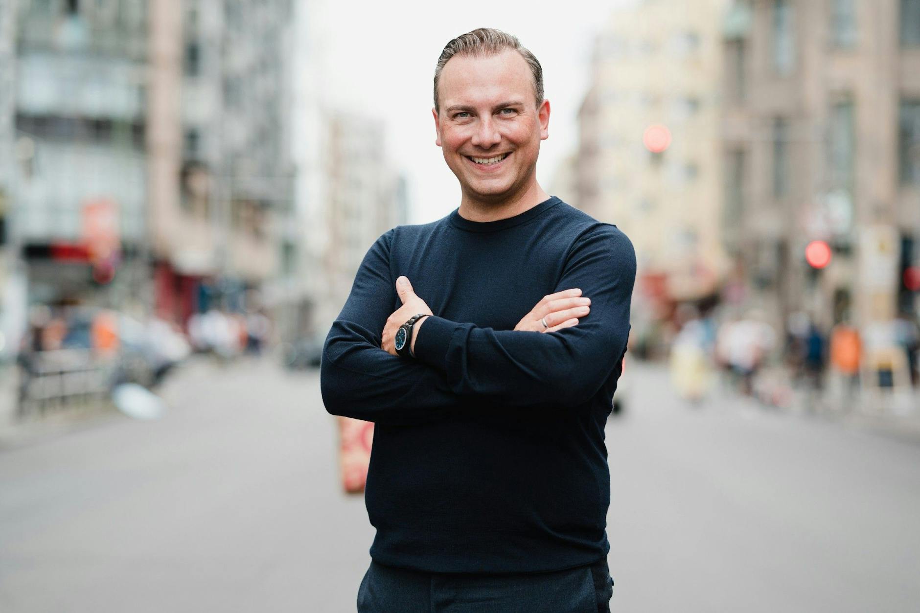 Der Berliner Sternekoch Tim Raue ist der neue Restauranttester von RTL.