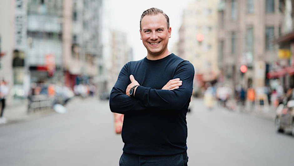 Der Berliner Sternekoch Tim Raue ist der neue Restauranttester von RTL.