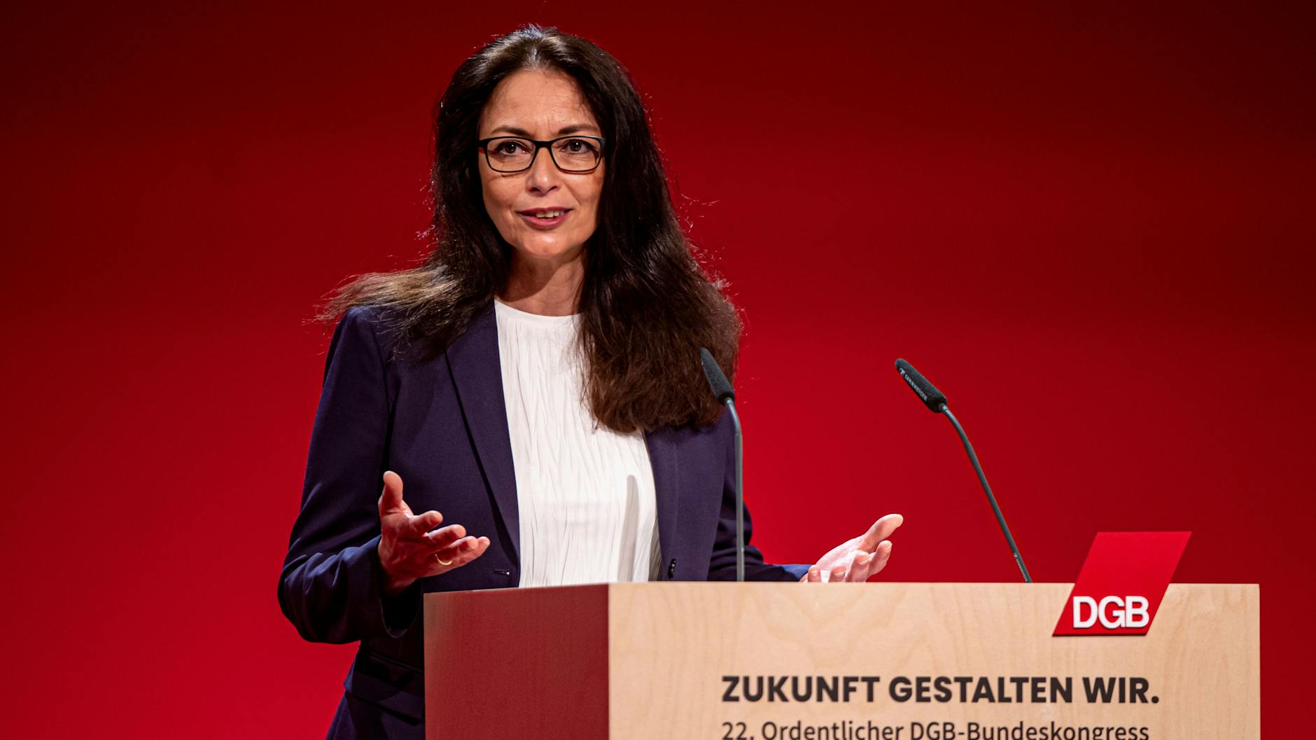 Yasmin Fahimi (SPD) ist die neue Vorsitzende des Deutschen Gewerkschaftsbundes.