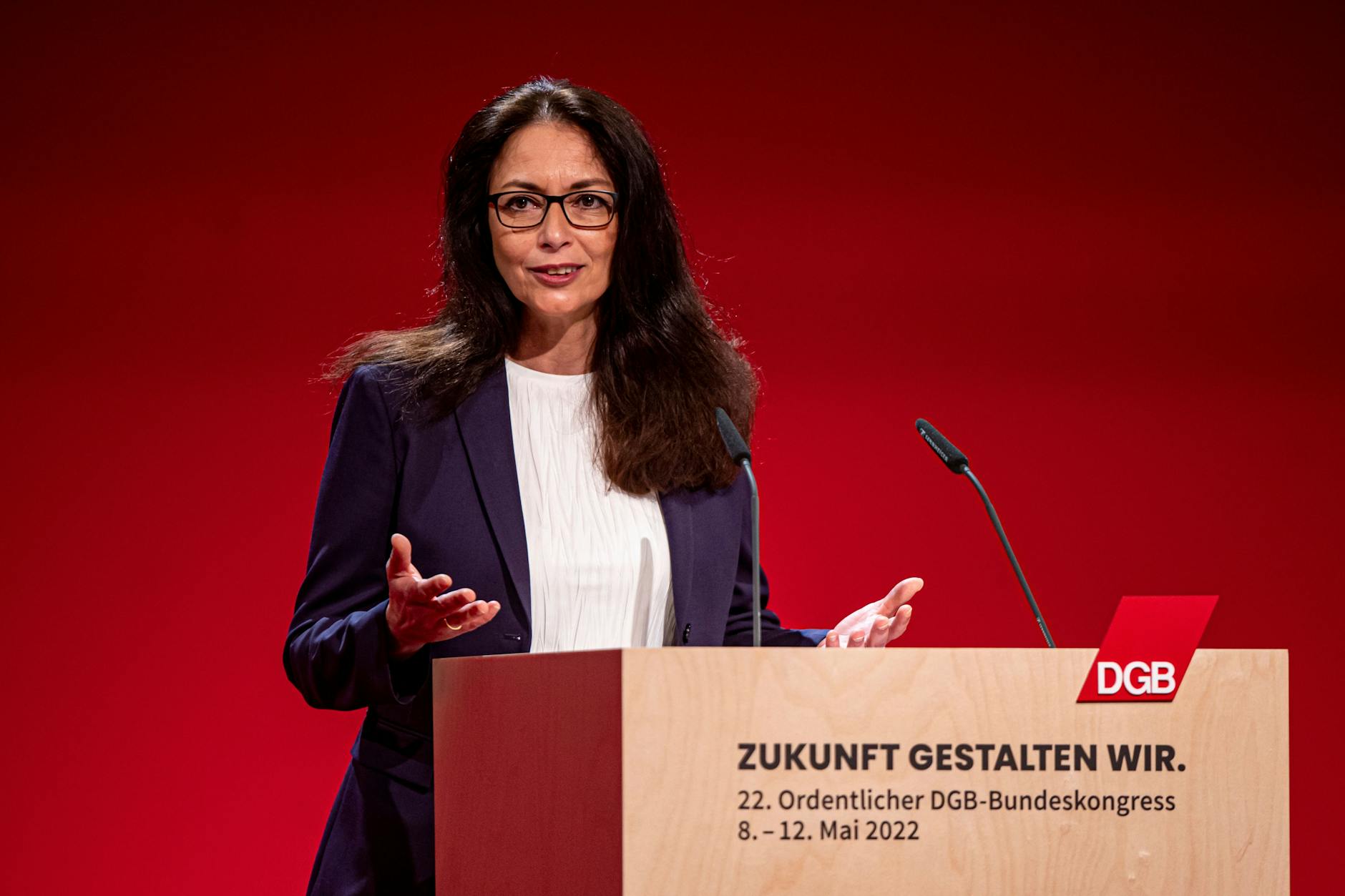 Yasmin Fahimi (SPD), ehemaliges Mitglied des Deutschen Bundestags und DGB-Vorsitzende, begrüßt die das Vorhaben von Nancy Faeser, die Einbürgerung zu erleichtern.