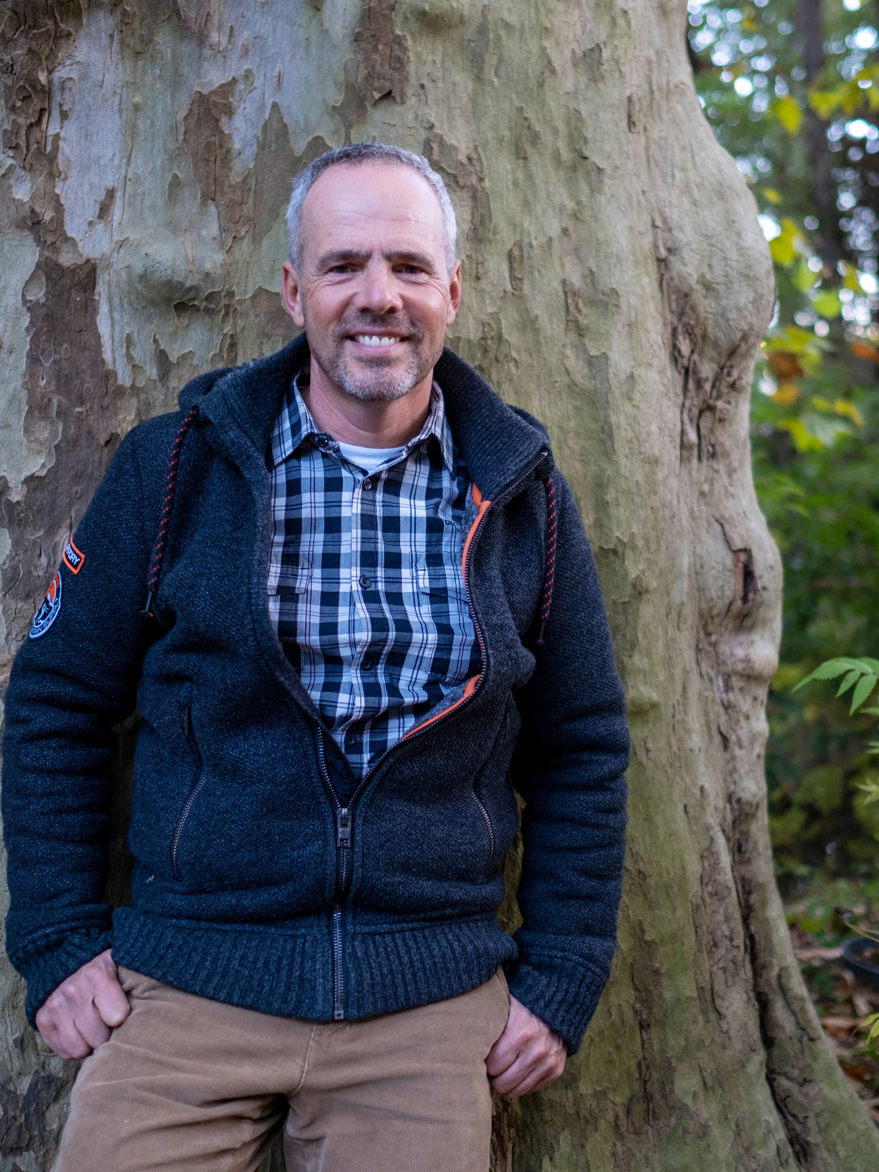 <strong>Derk Ehlert</strong> (53) ist Wildtierexperte des Berliner Senats. Der studierte Landschaftsplaner hat eine gemeinnützige Stiftung für den nachhaltigen Schutz der Natur gegründet. Sie erwirbt Flächen am Gülper See, dem größten Sammelplatz von Zugvögeln in Westbrandenburg.