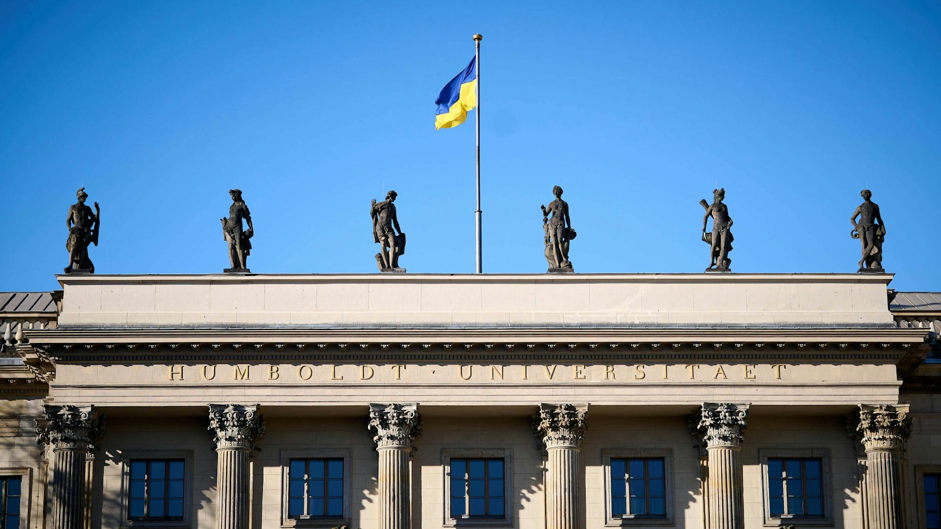 Die Humboldt-Universität zeigt Flagge.