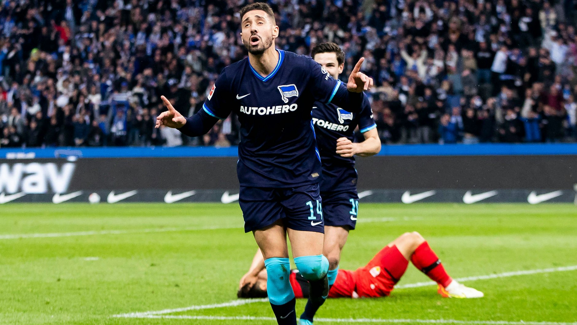 Noch vor gut zwei Wochen hatten Ishak Belfodil und Hertha BSC gejubelt, während die Spieler des VfB Stuttgart enttäuscht auf dem Rasen lagen. Der Druck hat sich aber mittlerweile wieder verschoben.