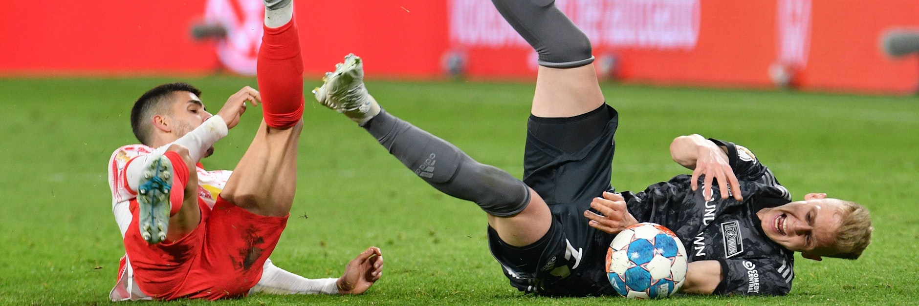 Timo Baumgartl (r.) machte sein letztes Spiel in dieser Saison für den 1. FC Union bei RB Leipzig im Pokal. Danach wurde dem Verteidiger ein Tumor im Hoden entfernt.