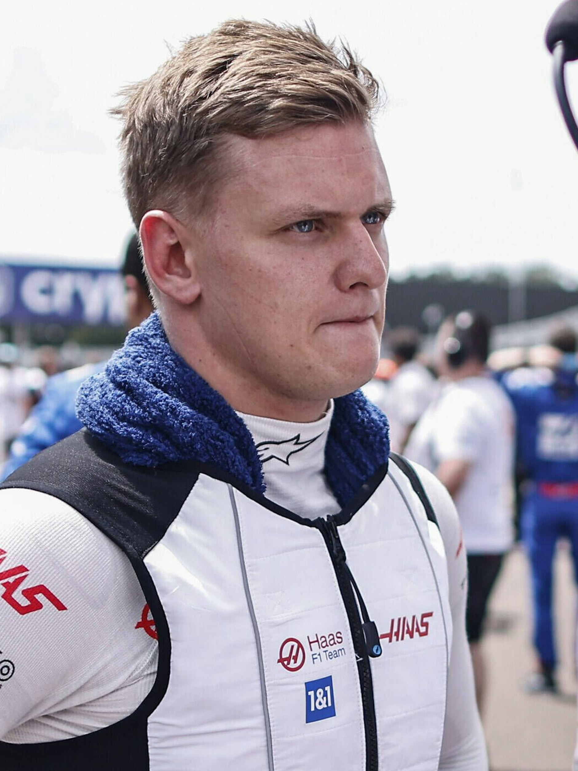 Mick Schumacher wirkt schon vor dem Start in Miami reichlich angespannt.