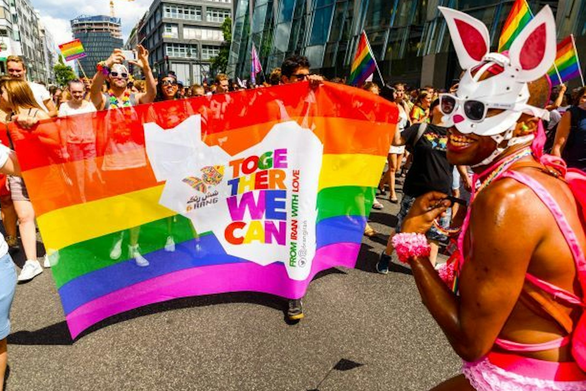 Auch in diesem Sommer versammeln sich wieder tausende Menschen in Berlin, um den Christopher Street Day, auch CSD genannt, zu feiern. Dieses Jahr am&nbsp;23. Juli 2022.