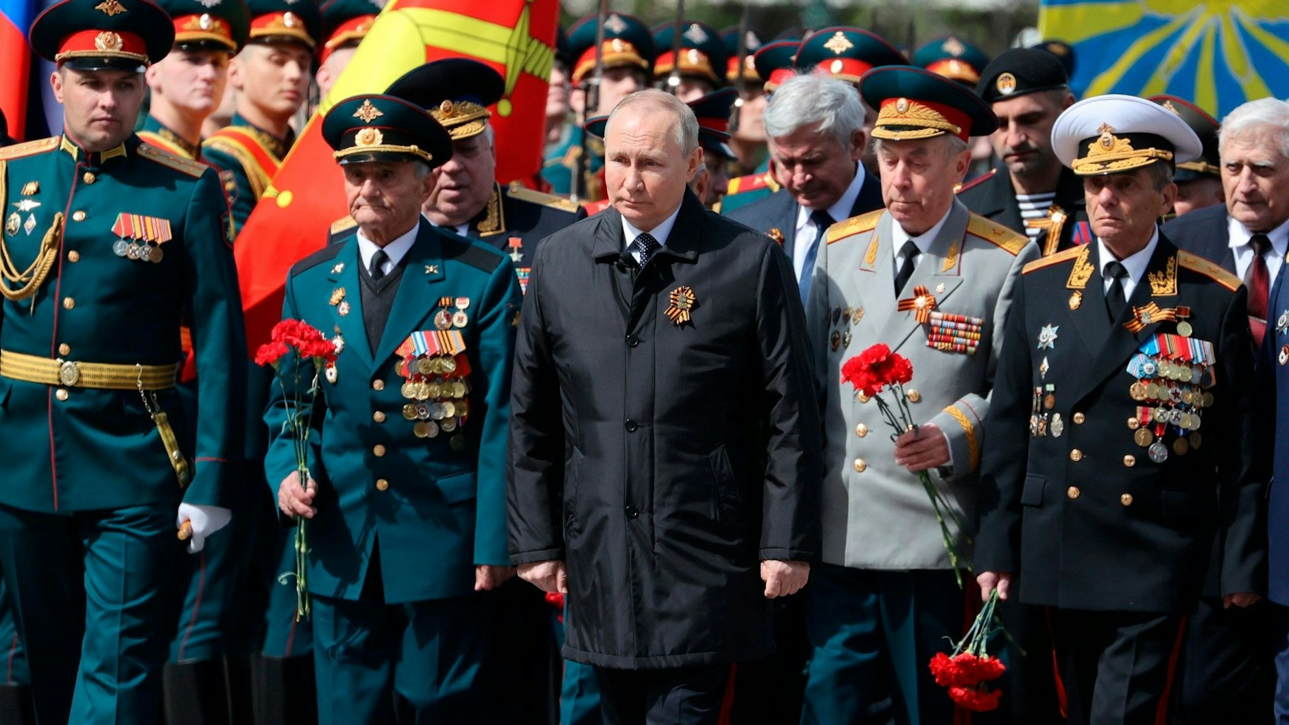 Putin mit Veteranen des Zweiten Weltkriegs bei den Feiern zum Tag des Sieges in Moskau