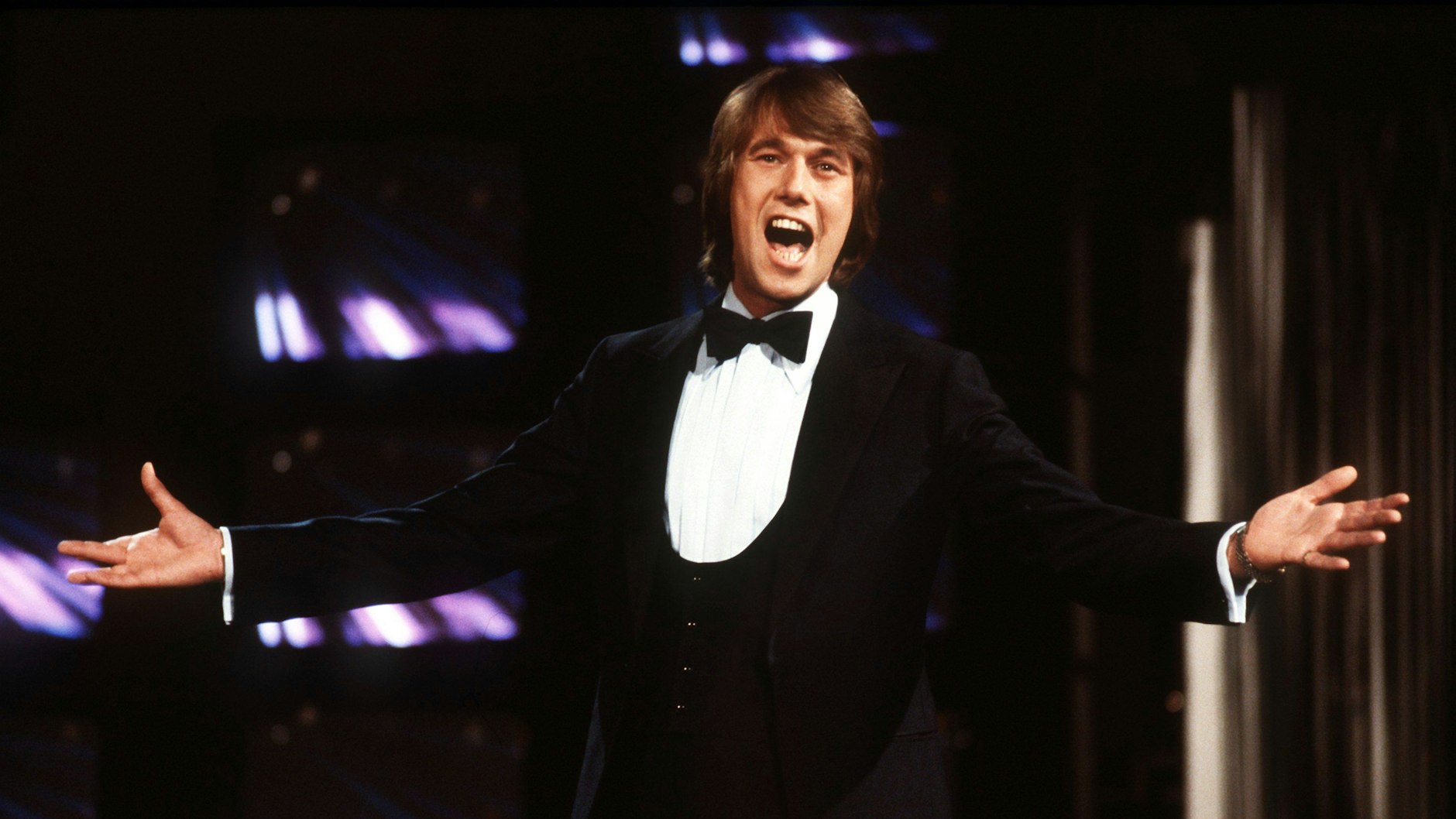 1980: Der Schlagersänger Roland Kaiser bei der ZDF-Neujahrsshow „Jetzt geht die Party richtig los“.