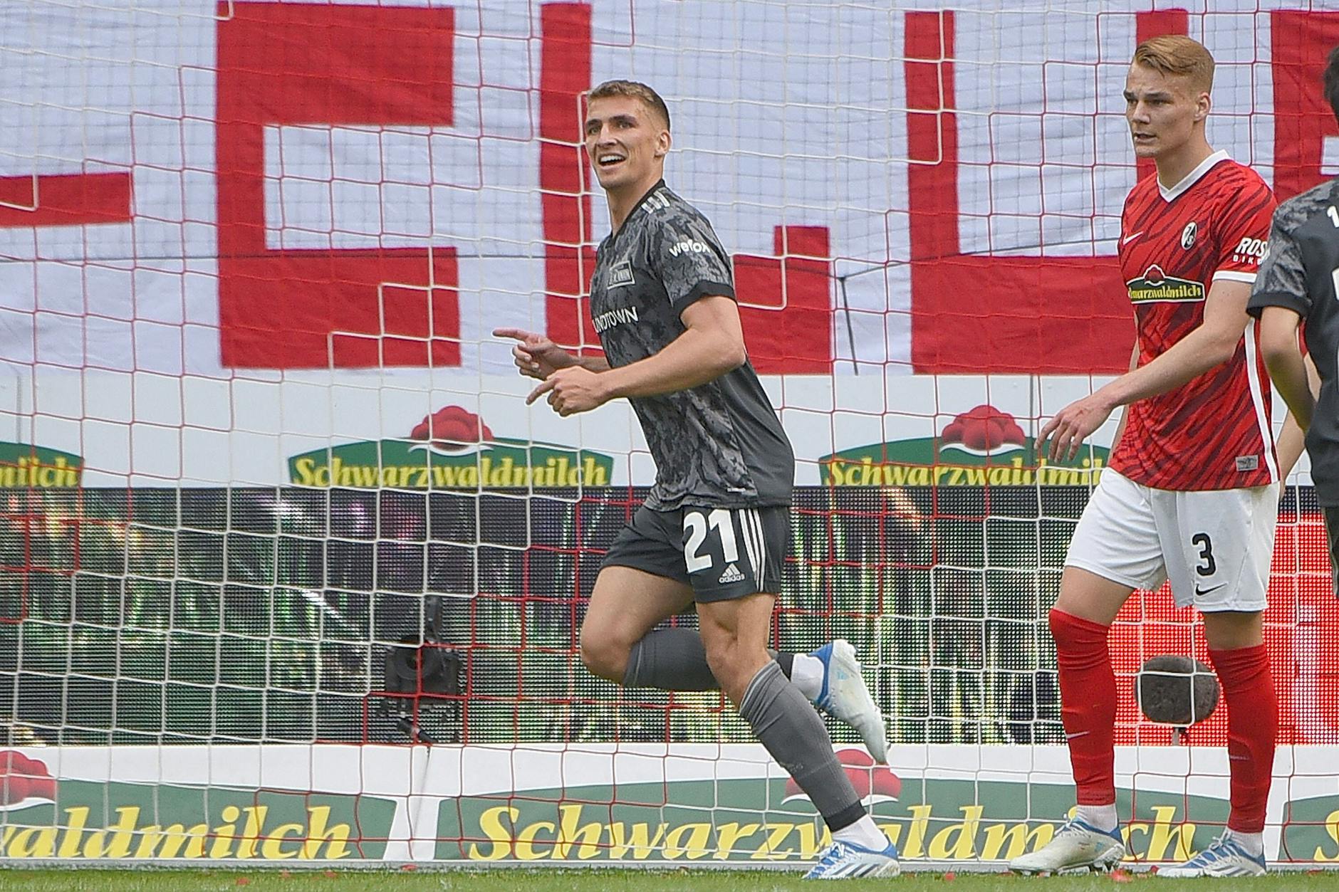 Grischa Prömel feiert Unions Führungstreffer gegen Freiburg. Schon sein siebtes Tor für die Eisernen in dieser Spielzeit.