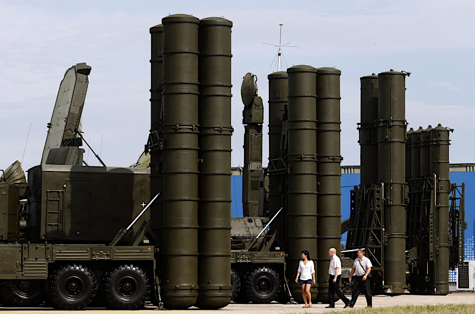 Flugabwehrsysteme des Typs S-300 auf der militärischen Technologie-Ausstellung "OboronExpo-2014" (VerteidigungsExpo 2014).