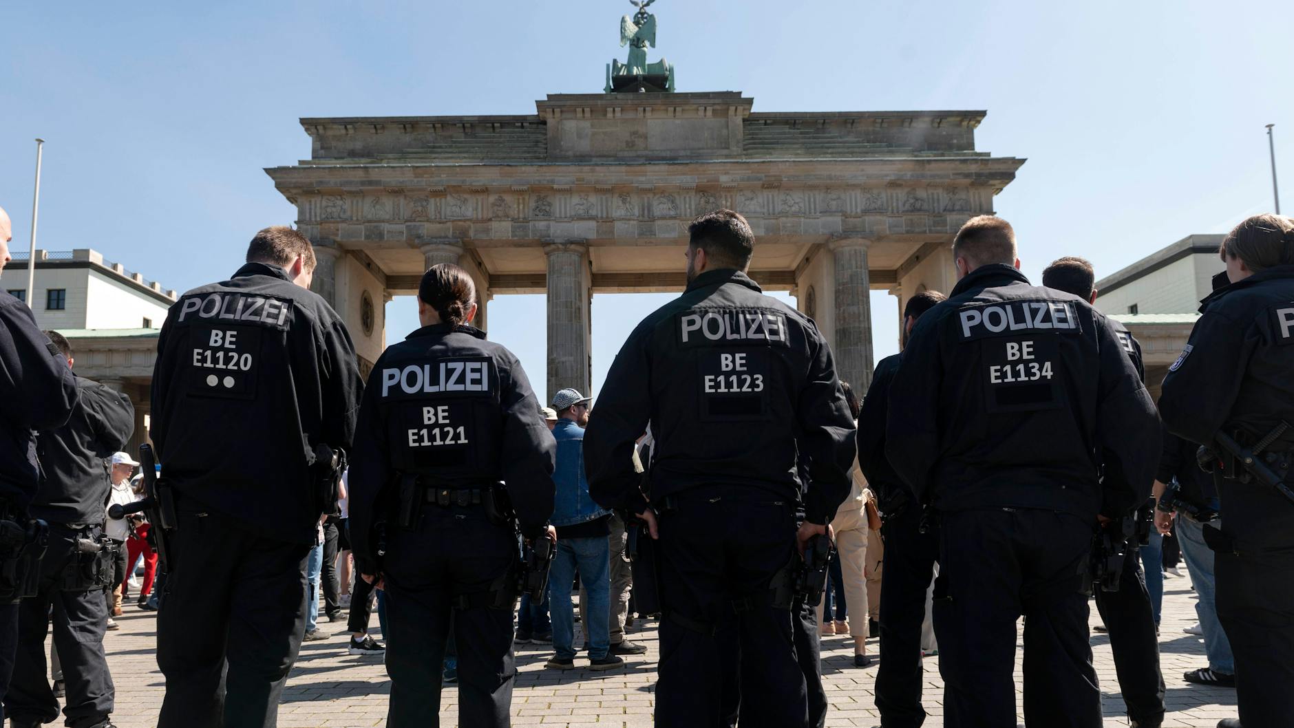 Berliner Polizeibeamte im Einsatz (Symbolbild)