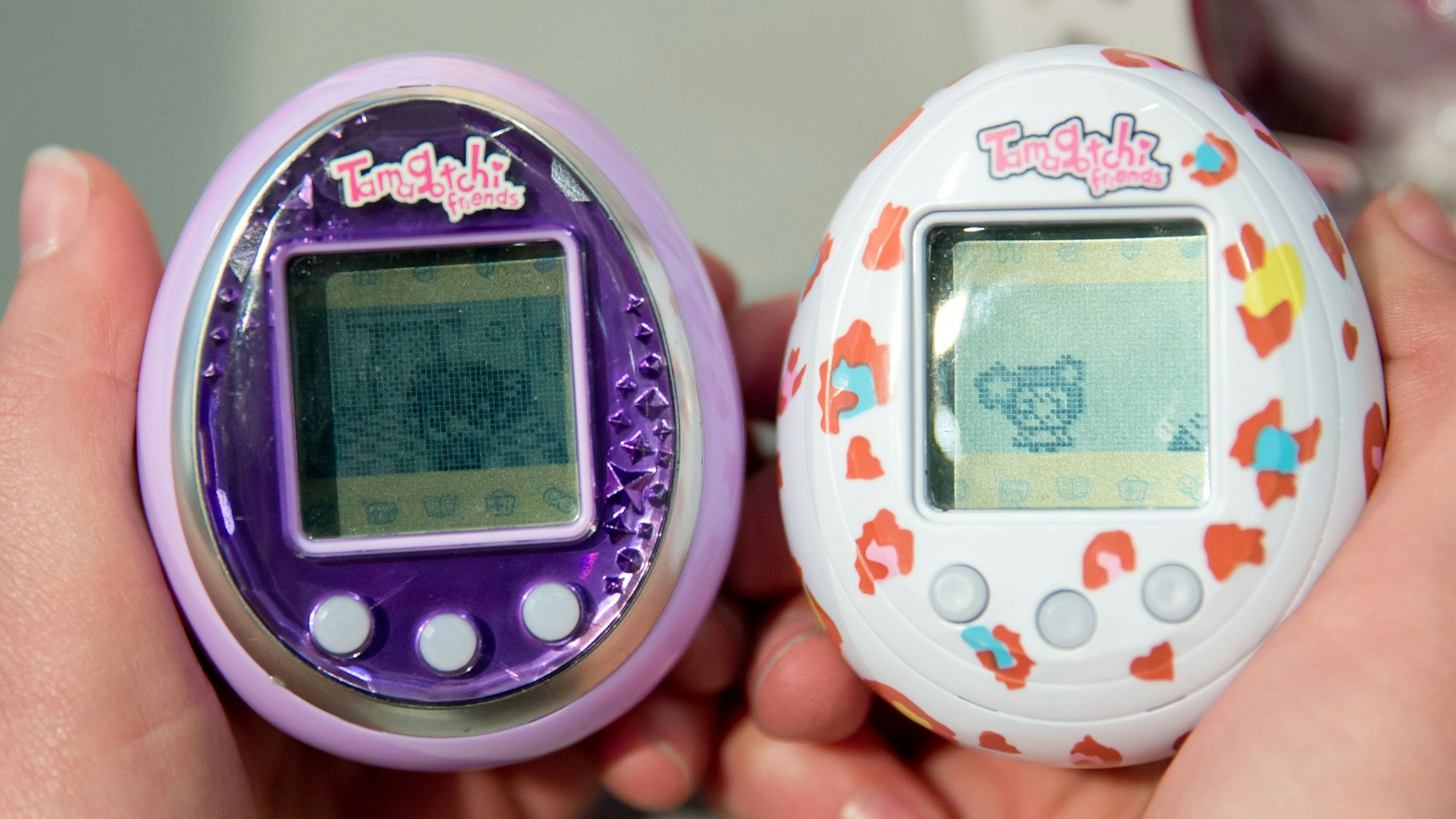 Ganz schön pflegeintensiv: Hunger, Pipi, kalt – so sind die Tamagotchis halt.