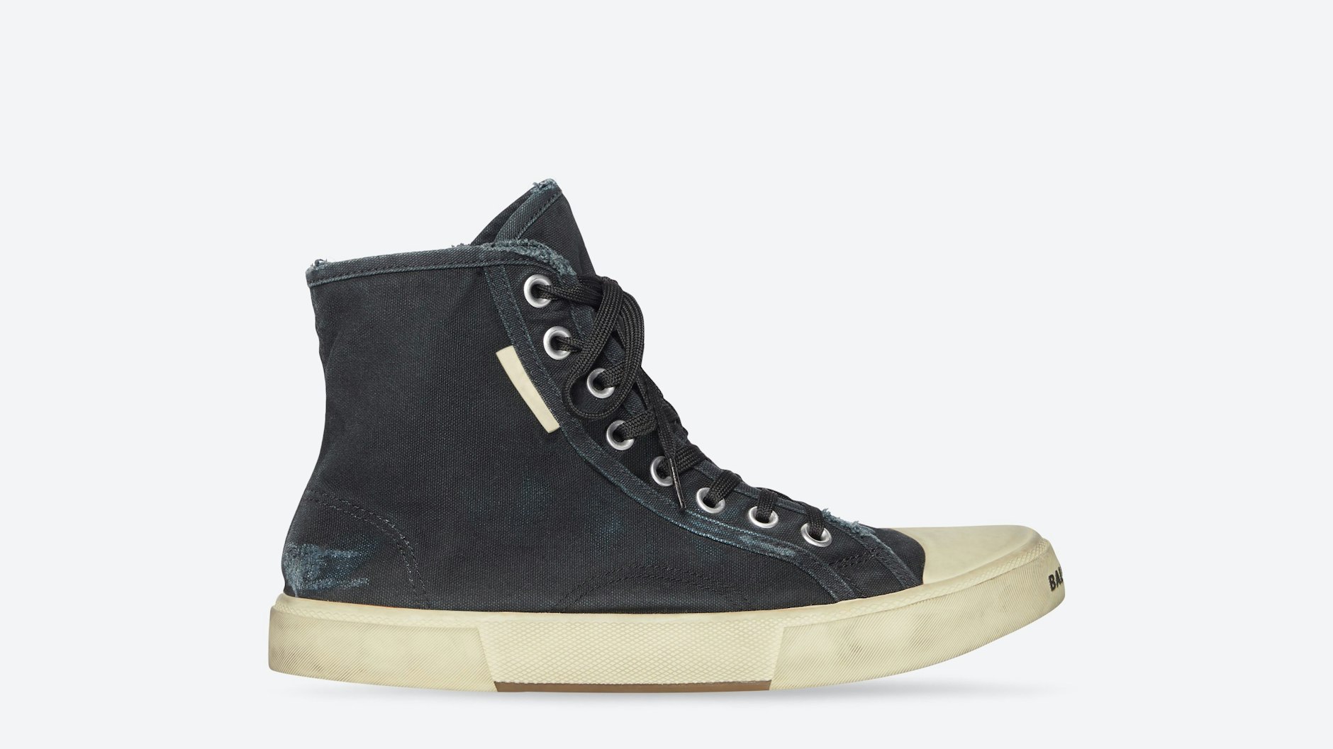 So sieht die nicht ganz so kaputte Version von „Paris“ aus. Es gibt das Modell in Schwarz, Weiß und Rot.