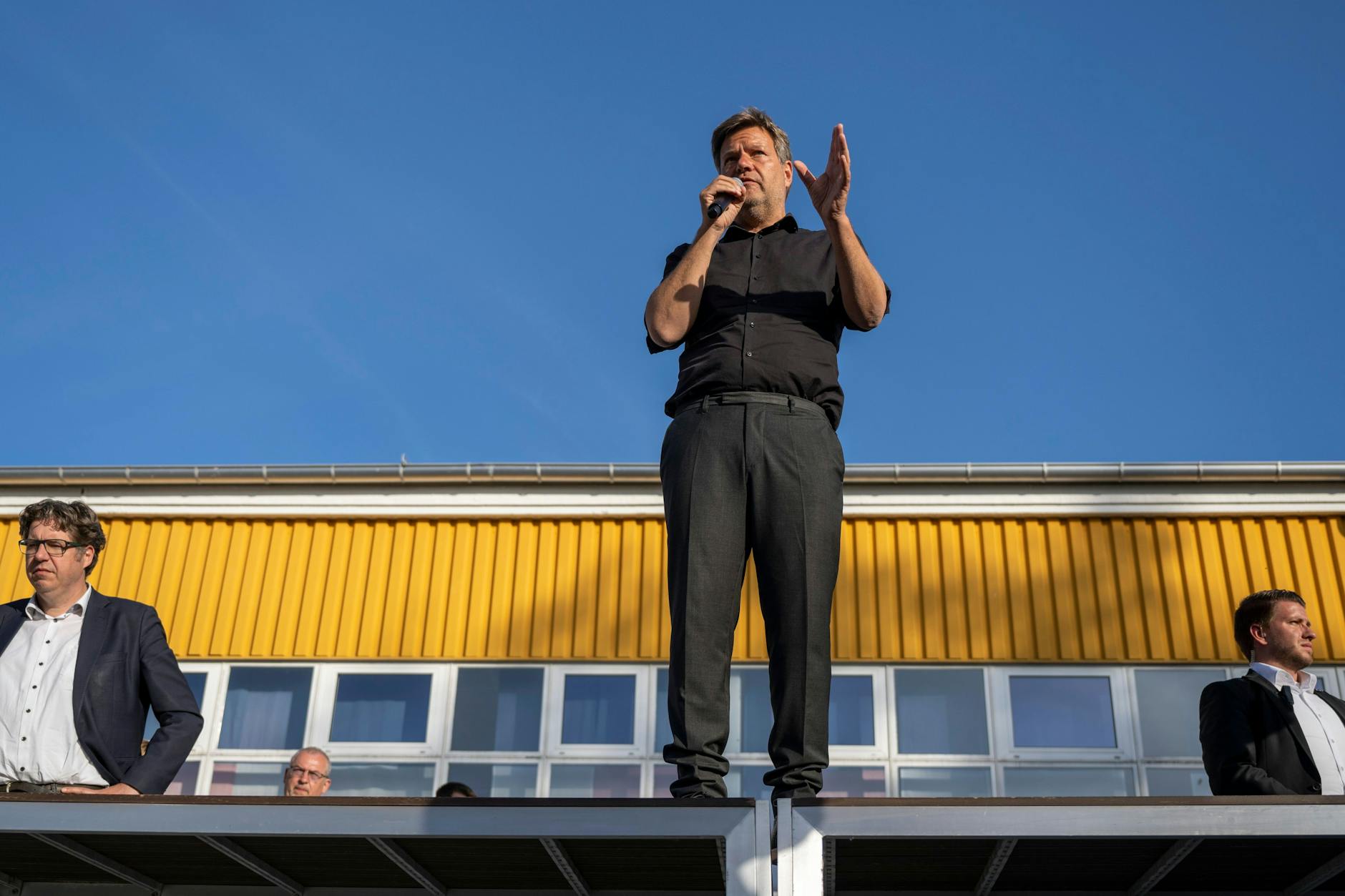 Ein Wirtschaftsminister auf dem Tisch – gab’s nicht oft in Schwedt.