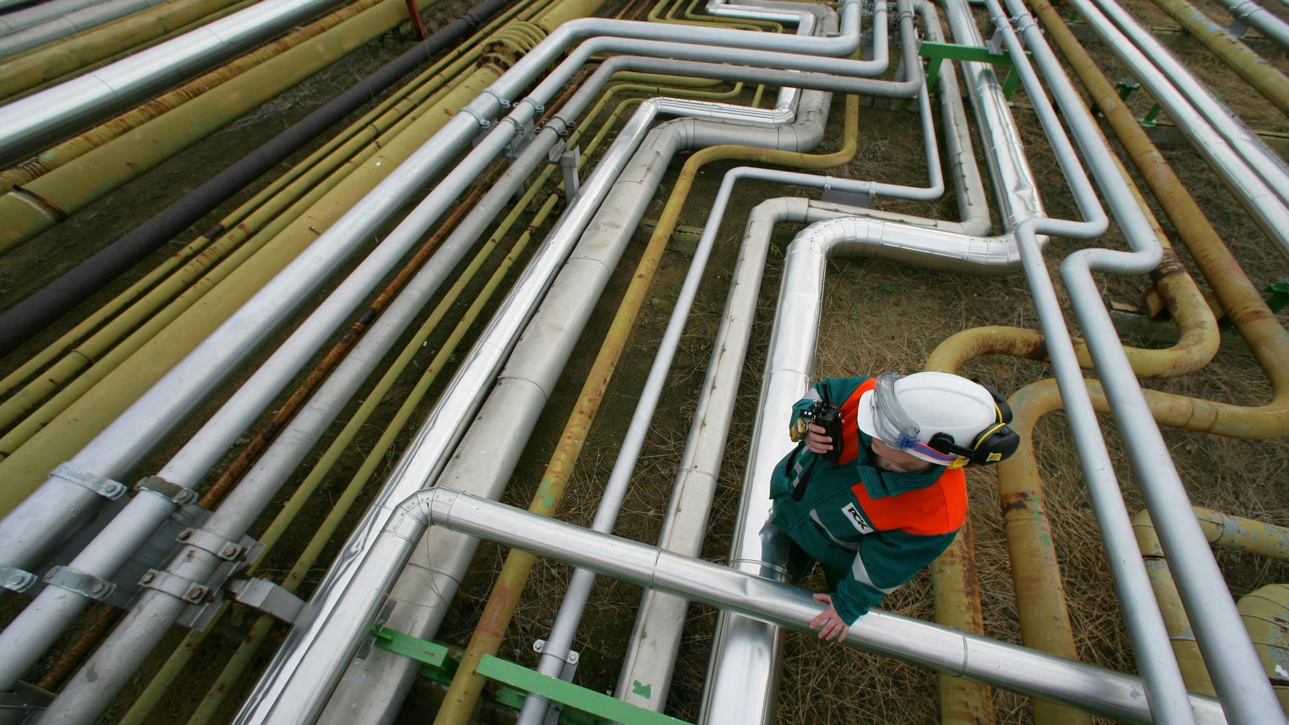 Da das Öl bislang direkt über die Pipeline aus Russland nach Schwedt kommt, ist das sehr viel preiswerter als Transporte mit Schiffen.