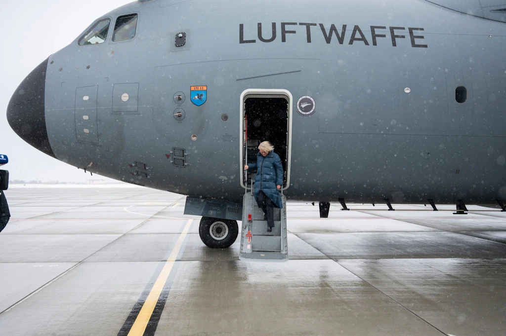 Lambrecht-Flug mit Sohn: Luftwaffe nicht mit der Lufthansa verwechseln, sagt CDU