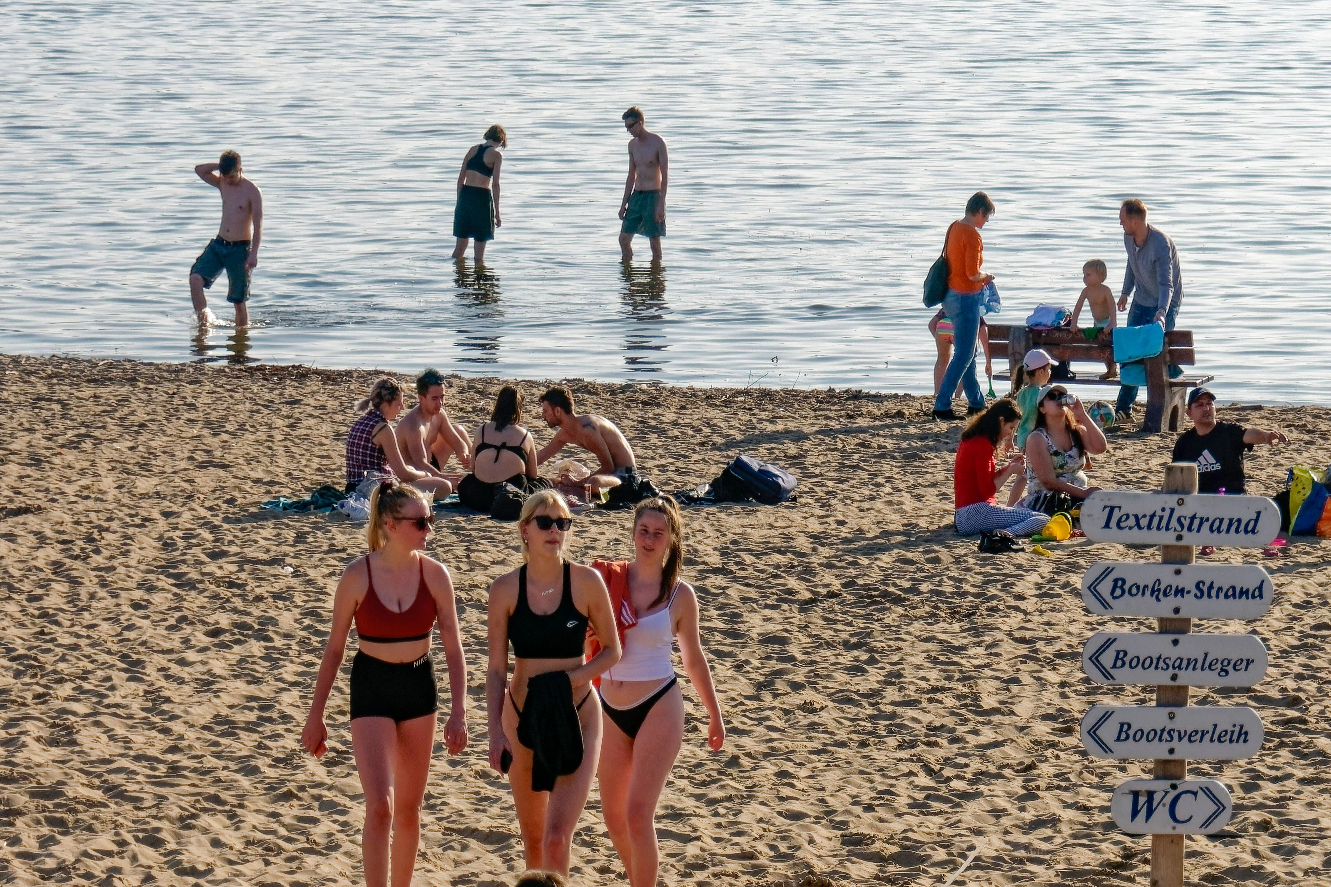 Baden im Müggelsee: Im Seebad Friedrichshagen gibt es Rettungsschwimmer und Badebetrieb.