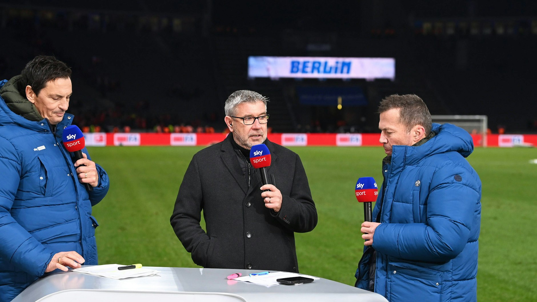 Selbst TV-Experten wie Lothar Matthäus (r.) haben es schwer, in ihrer Analyse das Phänomen 1. FC Union Berlin zu entschlüsseln.