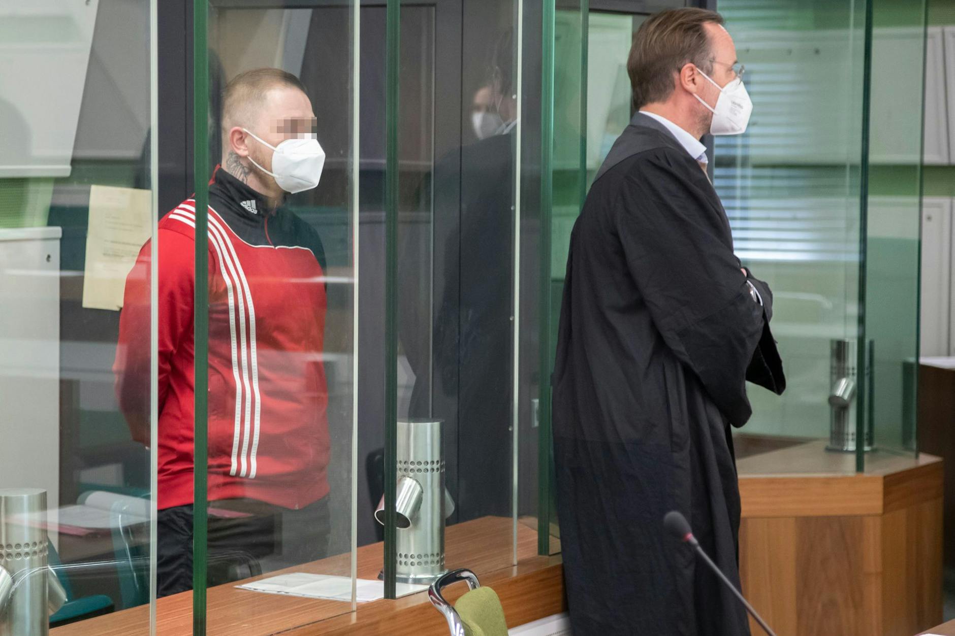 Der Muskelmann aus der S-Bahn in Berlin vor Gericht. Er bestreitet einen Mordversuch.