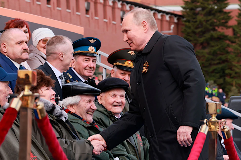 Putin am 9. Mai kurz vor Beginn der Rede: alles wie immer