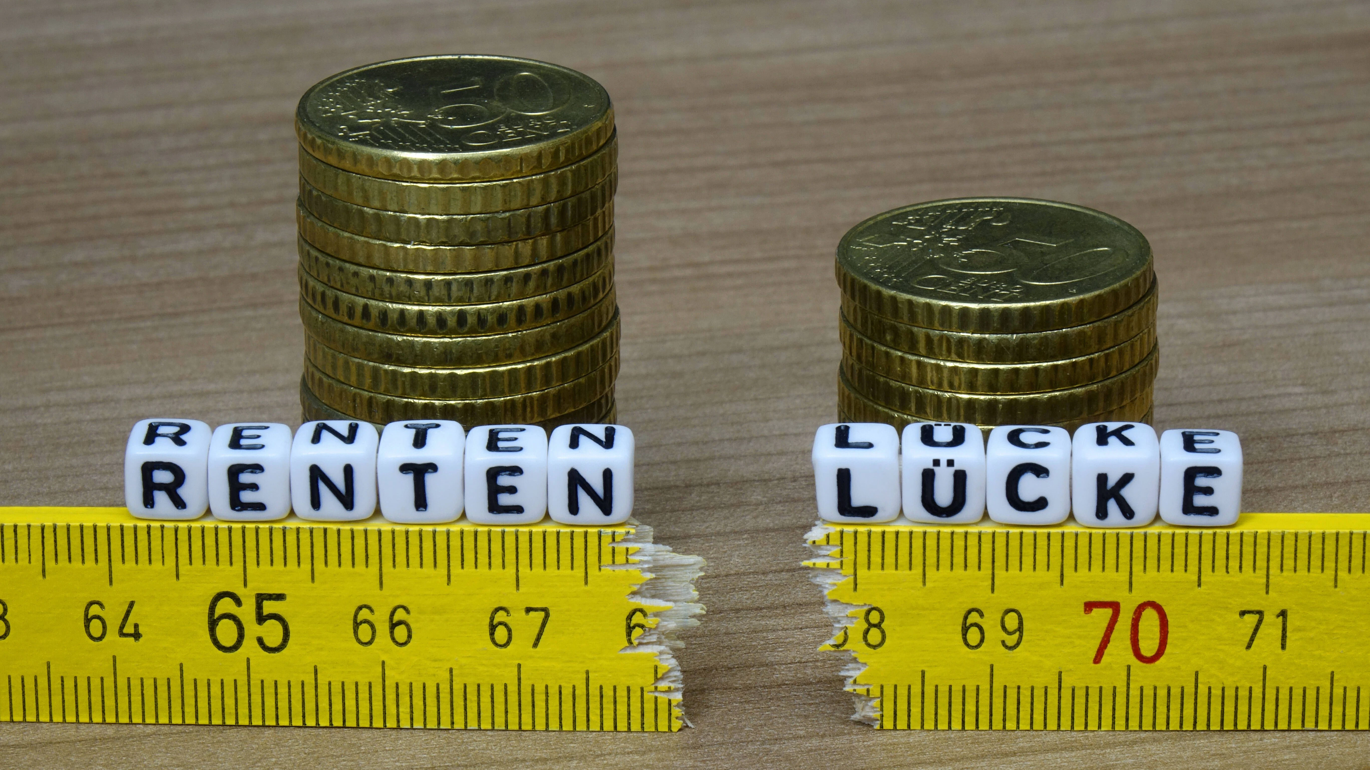 Die Rentenlücke gibt an, was Ihnen an Geld fehlen wird, um Ihren Lebensstandard zu halten, wenn Sie sich auf die gesetzliche Rente verlassen.