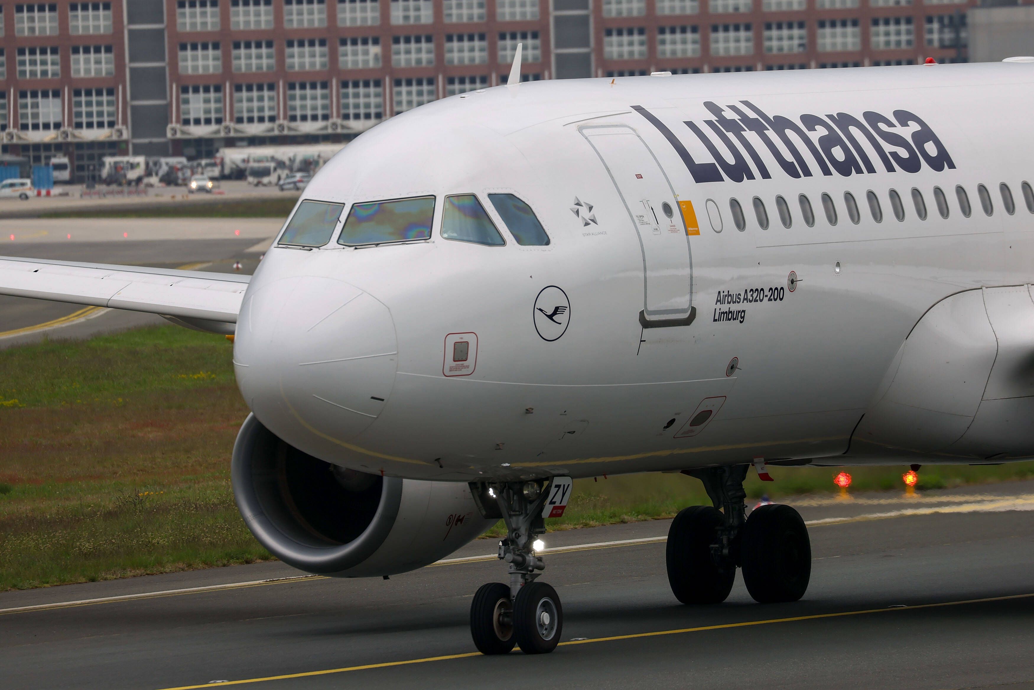 Lufthansa verweigert Gruppe orthodoxer Juden den Weiterflug