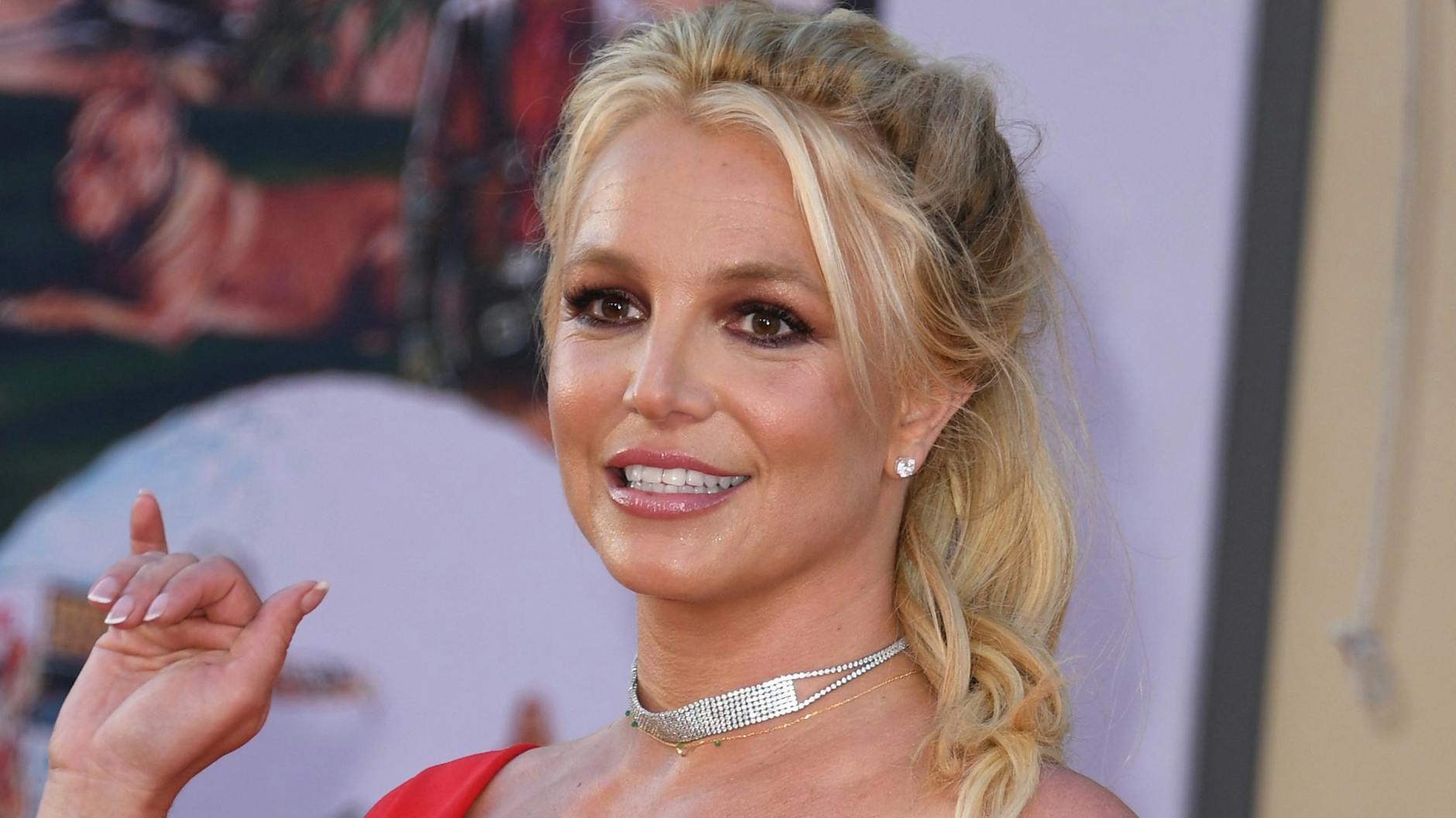 Popstar Britney Spears hat wieder freizügige Fotos von sich im Internet veröffentlicht.