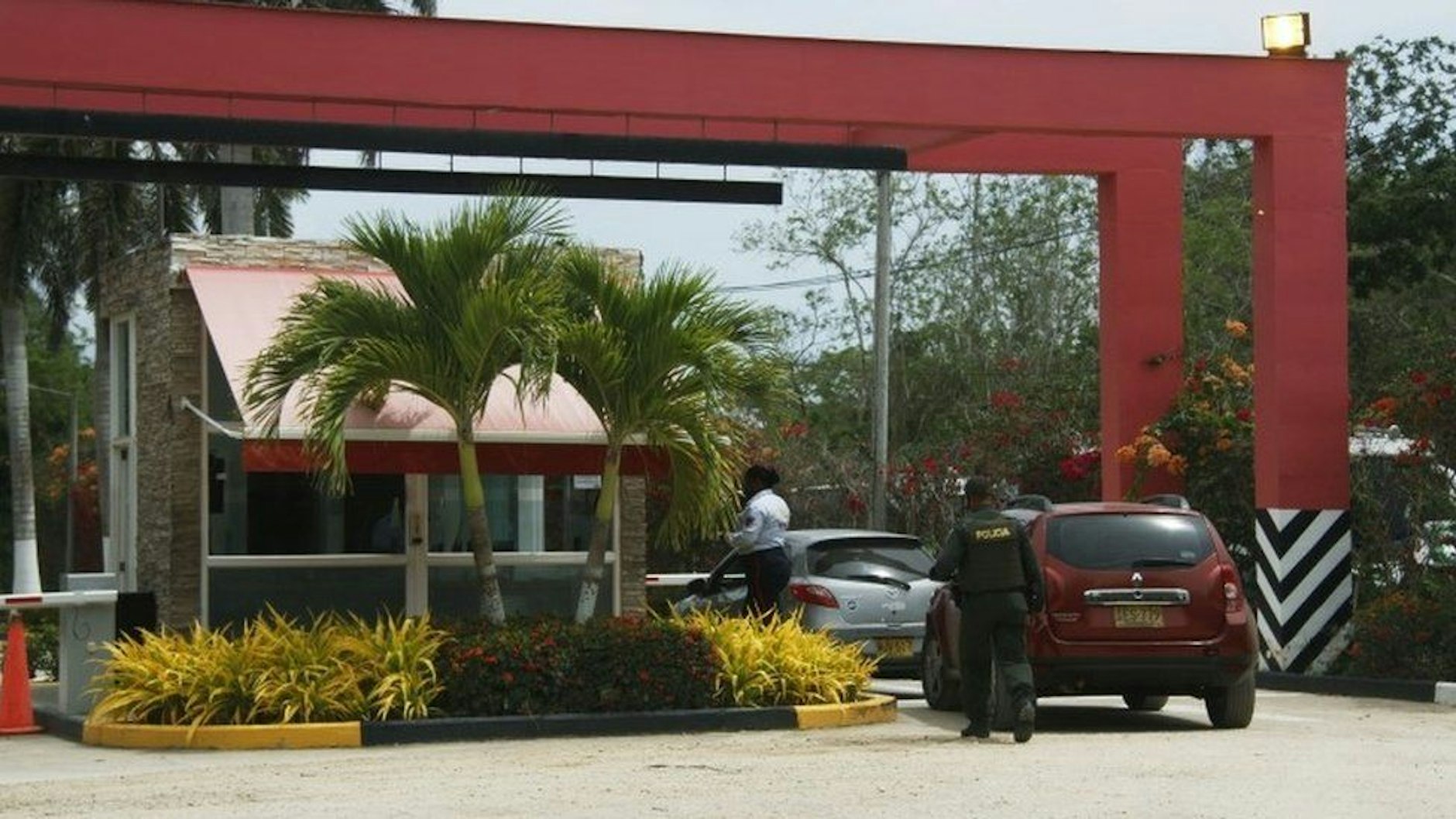 Ein Sprecher des&nbsp;Decameron-Hotel sagte, dass „Attentäter am Strand angekommen sind“.