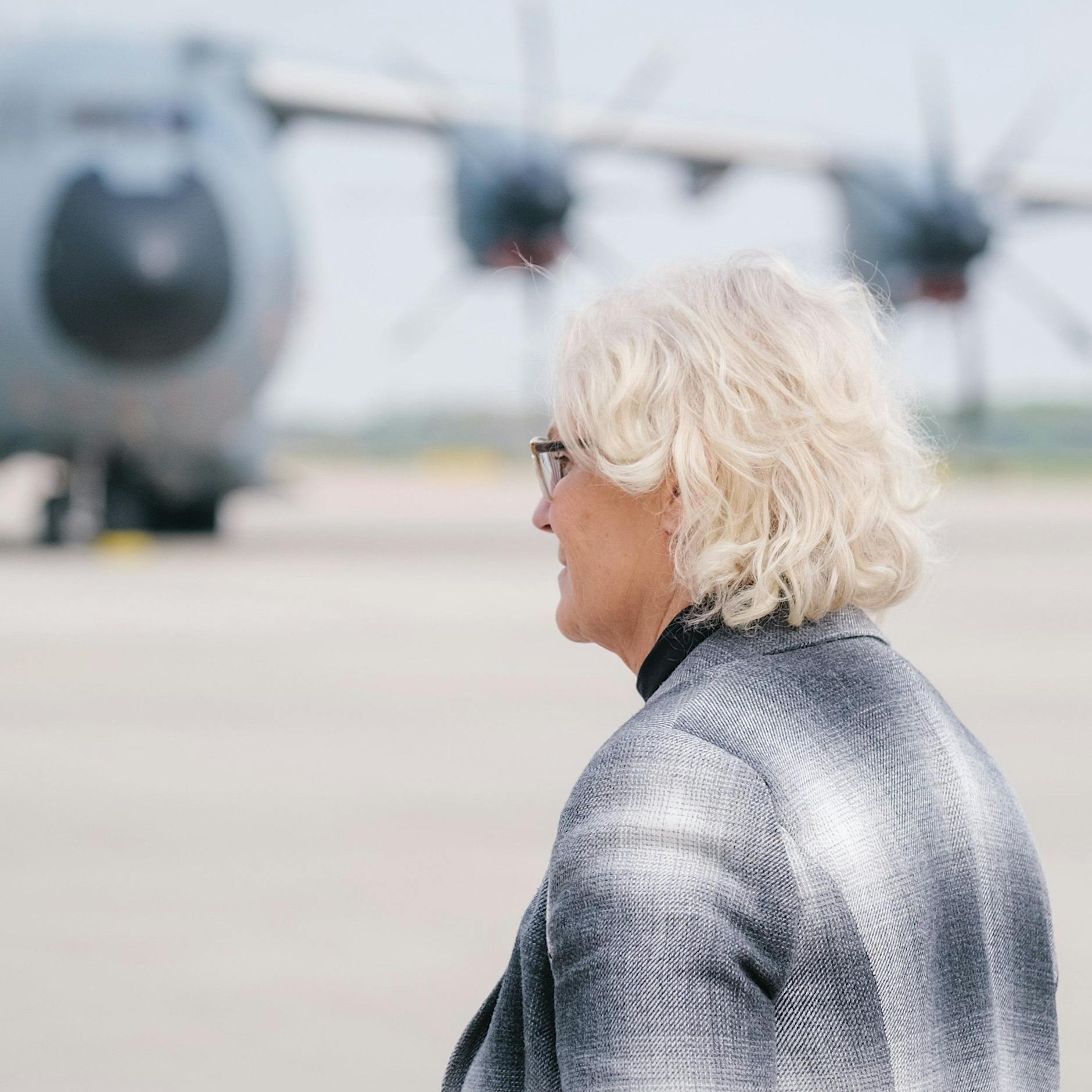 Protzig, peinlich, deplatziert: Lambrechts Sohn ist in bester Gesellschaft