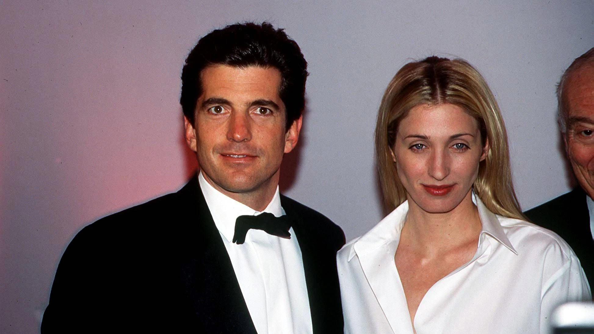 Kamen 1999 bei einem Flugzeugunglück ums Leben: Das Powercouple der Neunziger, John F. Kennedy Jr. und seine Frau Carolyn Bessette-Kennedy.