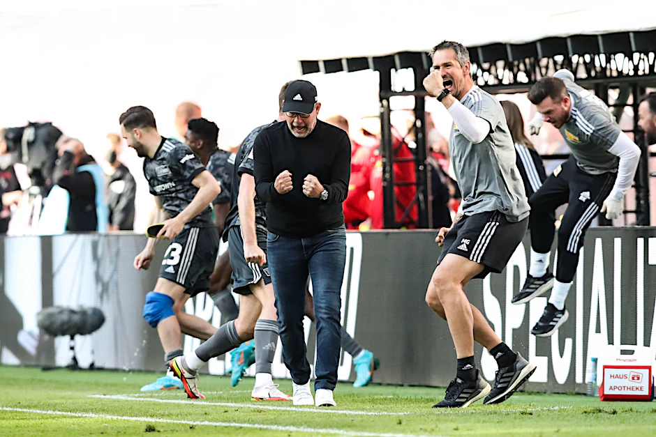 Urs Fischer, Trainer des 1. FC Union, sieht man selten so emotionsgeladen wie nach dem Sieg bei RB Leipzig. Der Schweizer hat mit Union noch einiges vor.