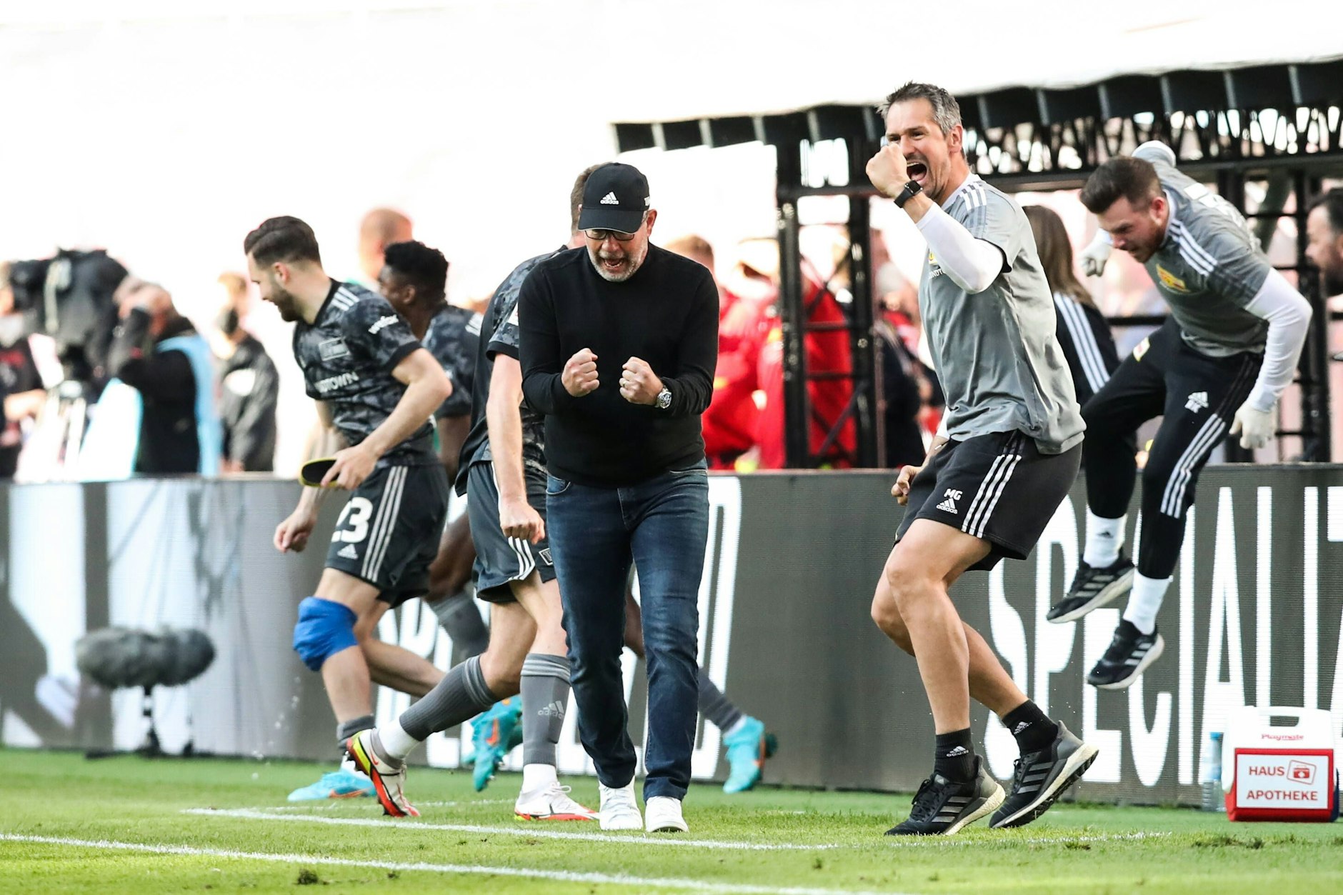 Urs Fischer, Trainer des 1. FC Union, sieht man selten so emotionsgeladen wie nach dem Sieg bei RB Leipzig. Der Schweizer hat mit Union noch einiges vor.