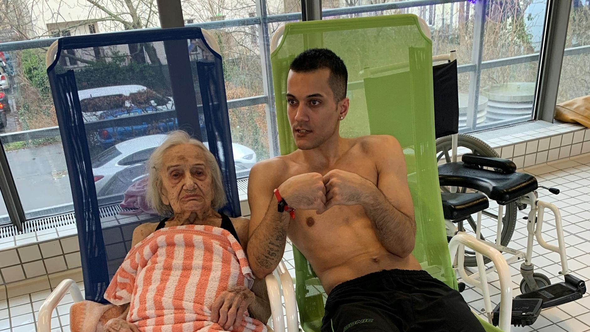 Im Stadtbad Schöneberg: Agnes Jeschke und Amir Farahani.