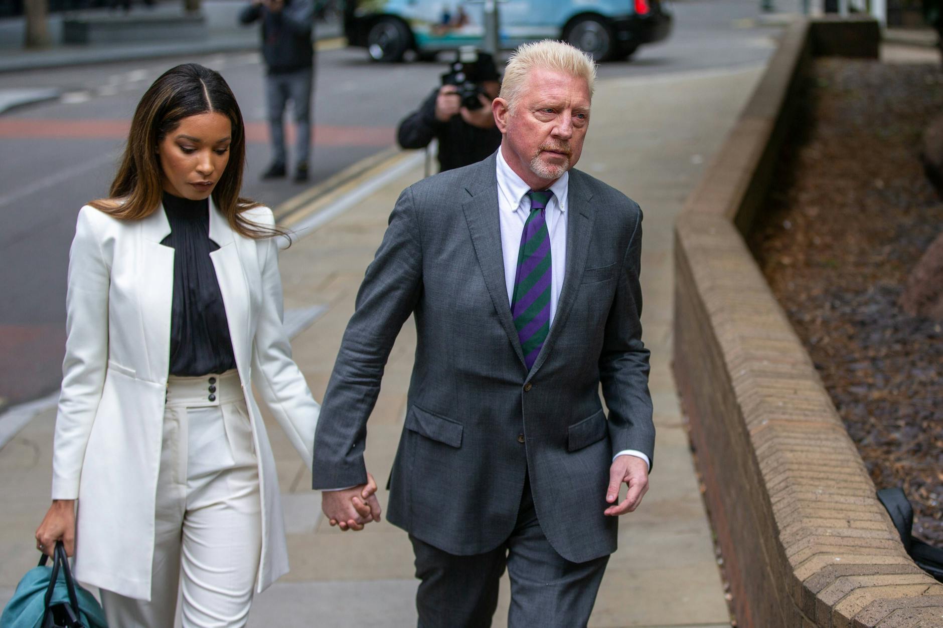 Boris Becker und seine aktuelle Freundin Lilian de Carvalho Monteiro. Er stellte sie nun seiner Mutter Elvira vor.