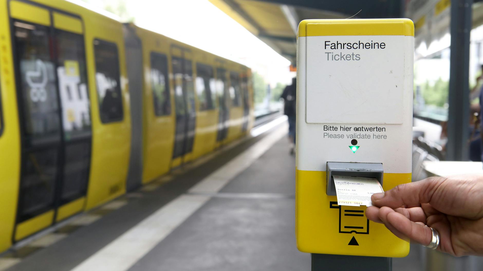 Wie ein Traum: Ein Ticket, das niemals entwertet werden muss, weil es null Euro kostet.