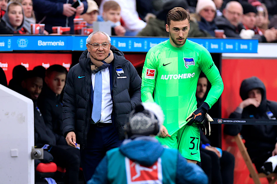 Herthas Trainer Felix Magath hat volles Vertrauen zu dem jungen Sensationskeeper Marcel Lotka.