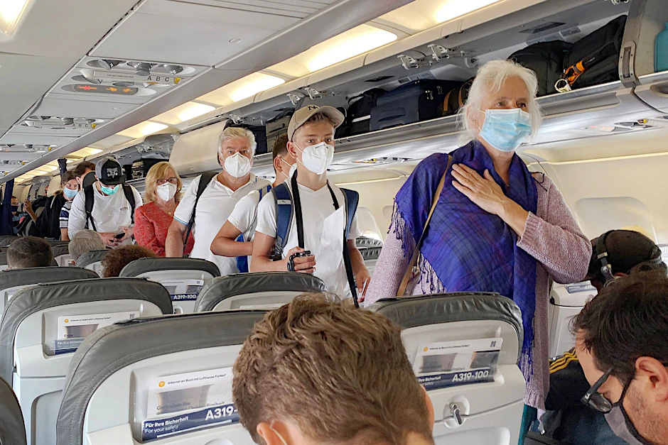 Wer nach Mallorca fliegt, muss weiterhin Corona-Maske tragen (Symbolbild).