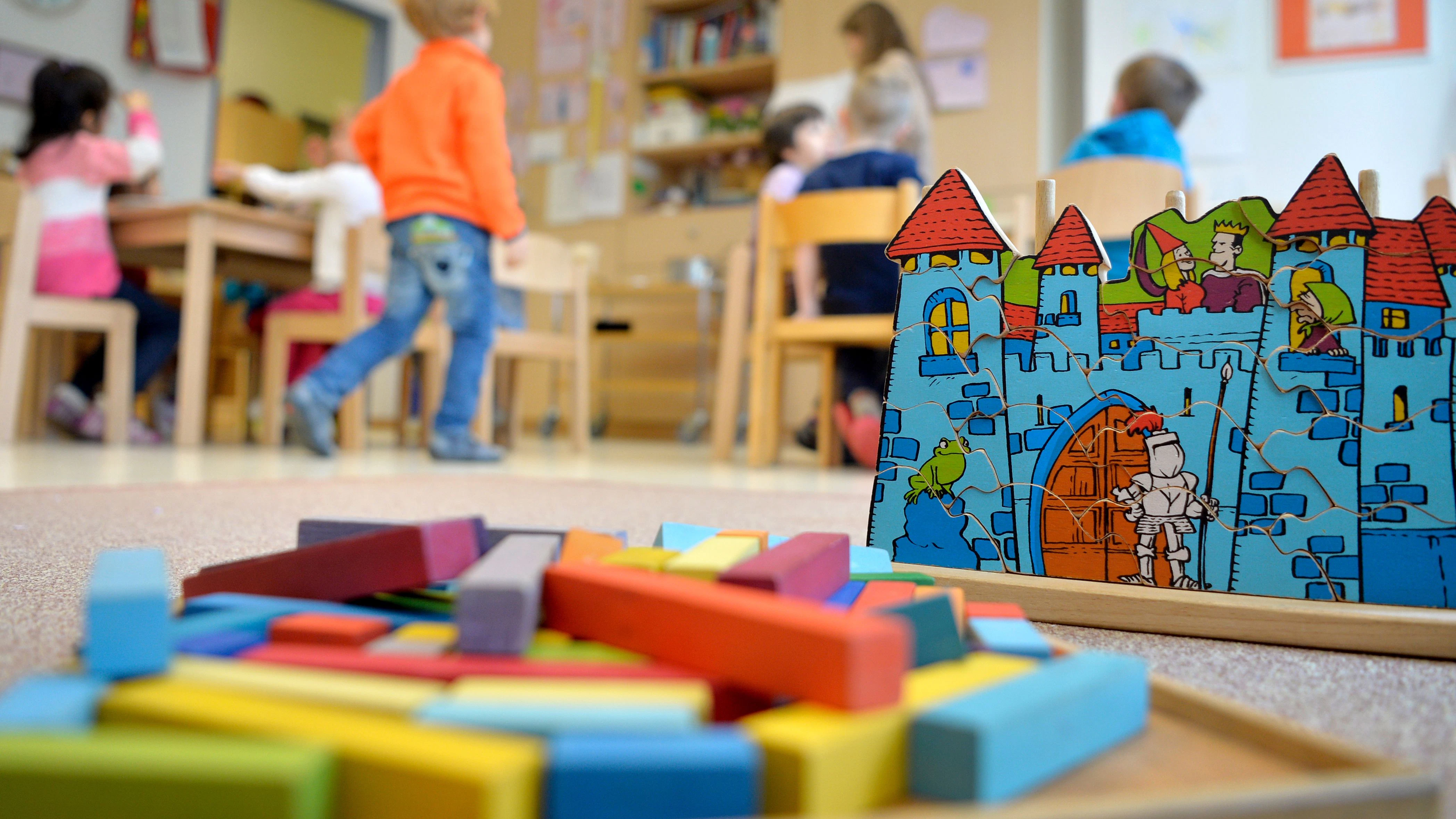 In Kita und Hort sollen Kinder gefördert und angeregt werden. Auf ihre Bedürfnisse einzugehen, dazu ist auf nicht genug Zeit.