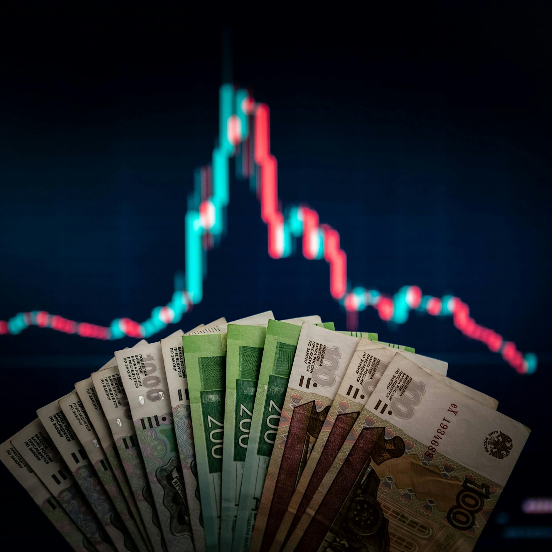 Trotz Sanktionen: Rubel laut Bloomberg die beste Währung 2022