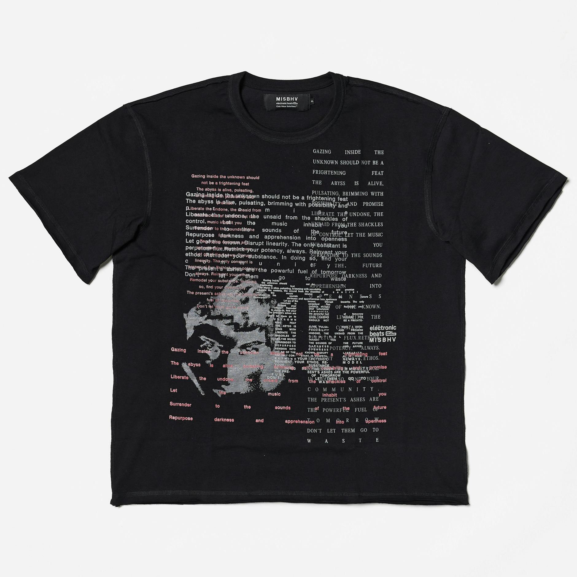 Das T-Shirt mit dem aufgedruckten Gedicht kostet 99 Euro.