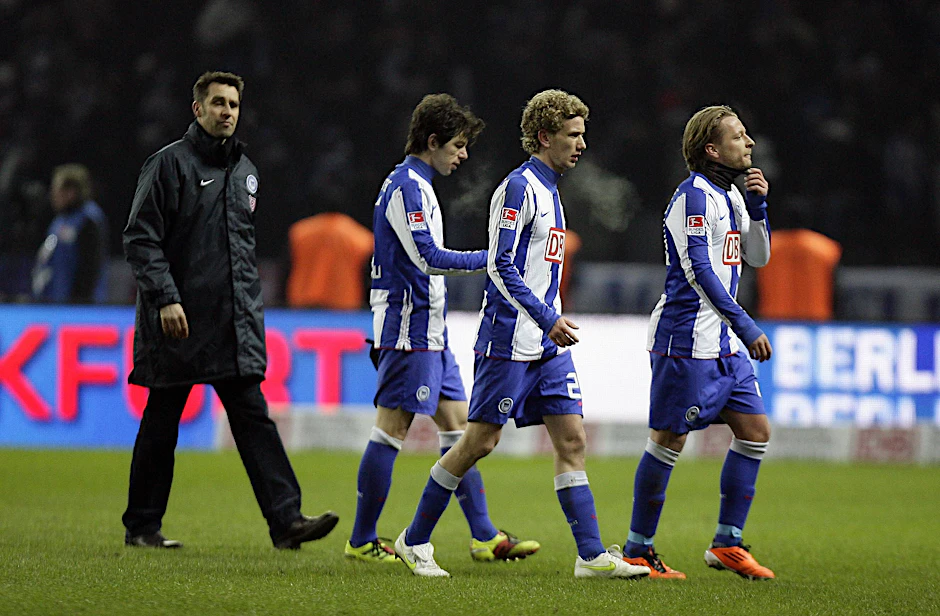 Ein Bild von 2011: Patrick Ebert (r.) kritisiert Michael Preetz (l.), wirft dem Ex-Manager vor, Hertha BSC kaputtgemacht zu haben.